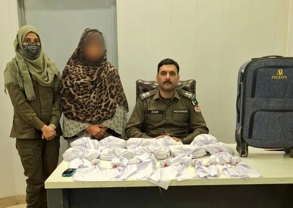 لاہورمیں منشیات کی بڑی ترسیل ناکام،خاتون ڈیلر رنگے ہاتھوں گرفتار