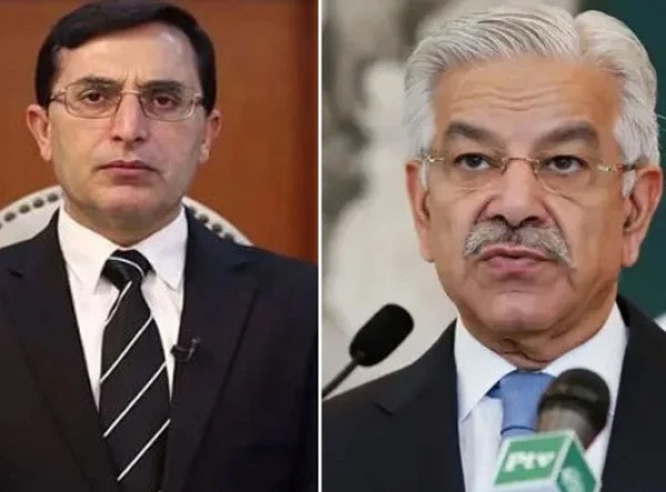 پارلیمنٹ کی راہداری میں بیرسٹر گوہر اور خواجہ آصف کی خوشگوار ملاقات