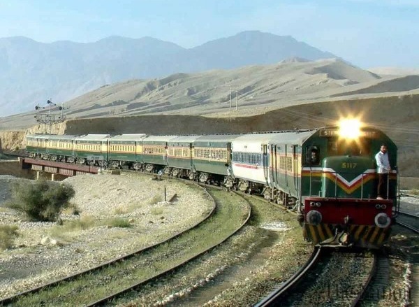 جعفر ایکسپریس حملے میں افغانستان کو دیا گیا امریکی اسلحہ استعمال ہوا، امریکی اخبار