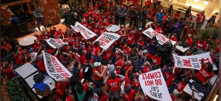 ٹرمپ ٹاور کے لابی ایریا پر مظاہرین کا قبضہ، محمود خلیل کی رہائی کا مطالبہ