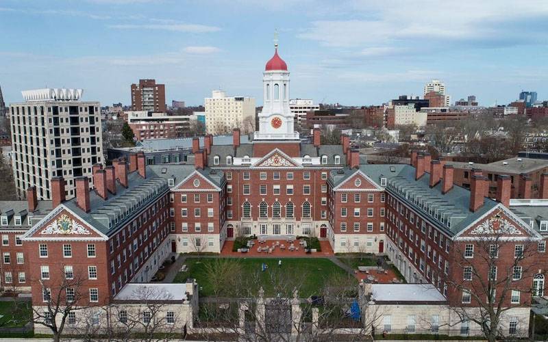 ہارورڈ یونیورسٹی کا تعلیم، رہائش اور ہیلتھ انشورنس مفت کرنے کا اعلان