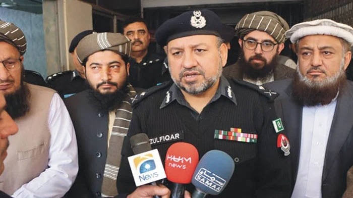 دارالعلوم حقانیہ اور بنوں کینٹ حملوں میں ملوث نیٹ ورک کا سراغ لگا لیا، آئی جی کے پی