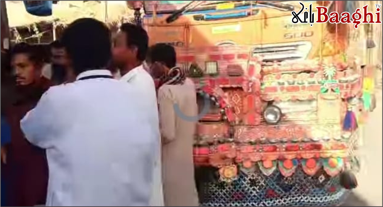 تنگوانی: ڈاکوؤں کی پولیس چوکی کے سامنے لوٹ مار، مسافروں کا احتجاجی دھرنا