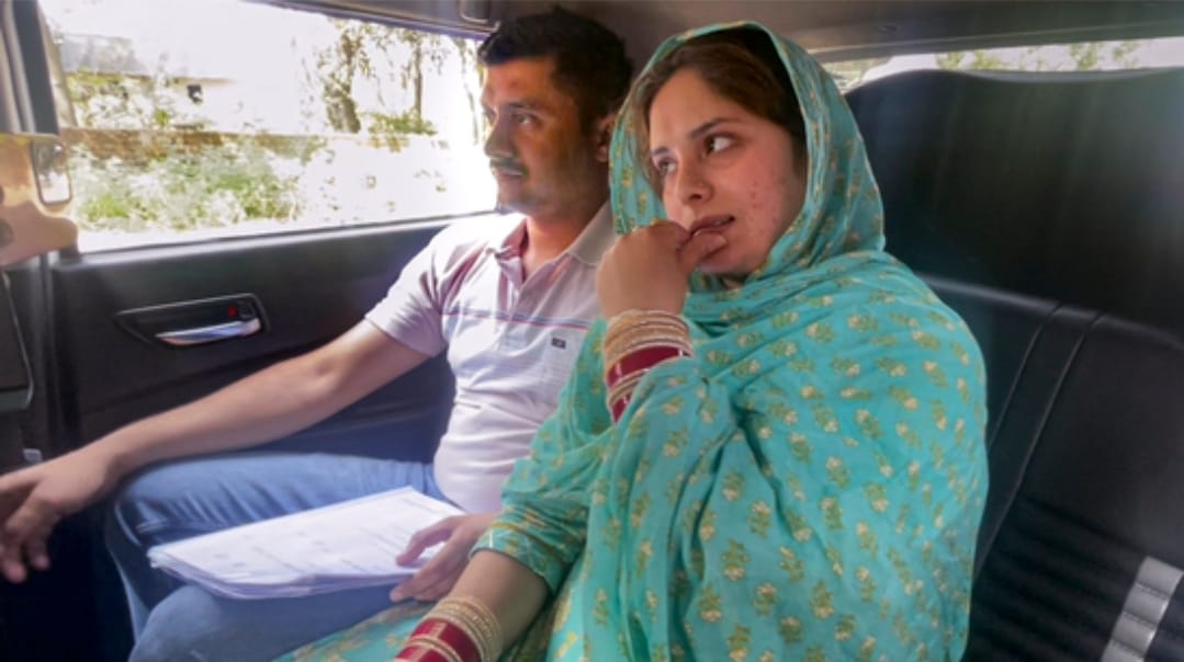 پاکستانی خاتون سے شادی بھارتی پولیس اہلکار کو پڑی مہنگی