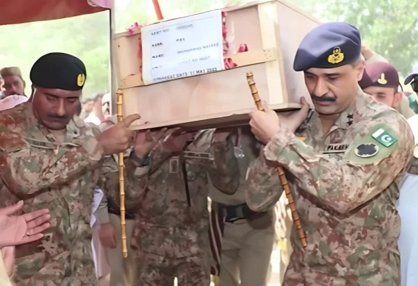 حوالدار محمد نوید شہید فیصل آباد میں مکمل فوجی اعزاز کے ساتھ سپردخاک