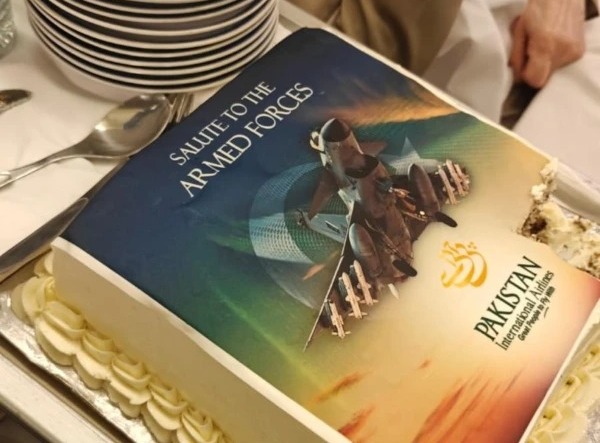 پی آئی اے کا  پاکستان کی فتح منانے کا منفرد انداز