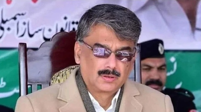 وزیراعظم آزاد کشمیر کی بھارتی گولہ باری سے شہید اور زخمی ہونیوالے افراد کے گھرآمد