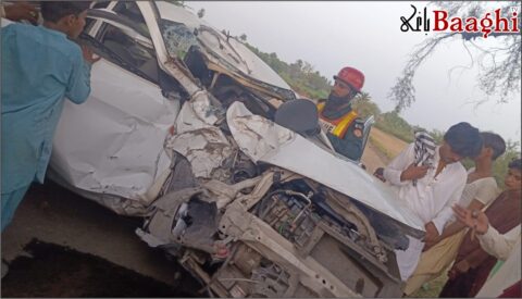 ڈیرہ غازیخان: بری شاہ سے دری میرو روڈ پر تیز رفتار کار درخت سے جا ٹکرائی، چار افراد زخمی