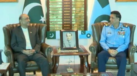 صدر مملکت کا ایئر ہیڈکوارٹرز کا دورہ، پاک فضائیہ کی پیشہ ورانہ صلاحیتوں کو سراہا