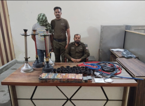 شیشہ کیفے کے خلاف کریک ڈاؤن ،کثیر تعداد میں حقے،فلیور برآمد ،ملزمان گرفتار