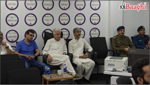 سیالکوٹ: وزیر دفاع خواجہ آصف کا ڈی پی او آفس کا دورہ، سیف سٹی پراجیکٹ و پولیس خدمت مرکز پر بریفنگ