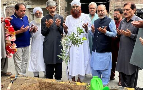 سیالکوٹ: منشاء اللہ بٹ اور چودھری فیصل اکرام کی دعوتِ اسلامی کے ہمراہ شجرکاری مہم