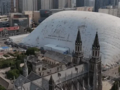 شور کی آلودگی کو کم کرنے کیلئے چین میں انفلیٹیبل اسٹرکچر نصب