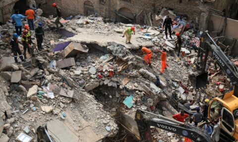 کراچی میں عمارت گرنے سے 22 افراد جاں بحق، ریسکیو آپریشن جاری