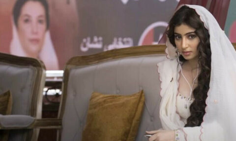 رنویر سنگھ کی فلم میں بینظیر بھٹو کی تصویر اور پی پی کے جھنڈے کا استعمال،ویڈیو