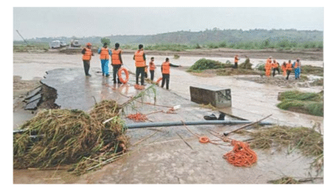 چکوال میں شدید بارشوں سے انفراسٹرکچر تباہ، شہری مشکلات میں