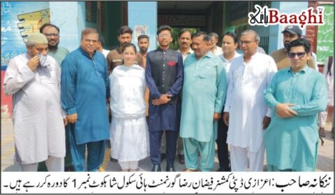 ننکانہ صاحب: میٹرک میں تیسری پوزیشن لینے والے فیضان رضا نے ایک دن کیلئے ڈپٹی کمشنر کا چارج سنبھالا