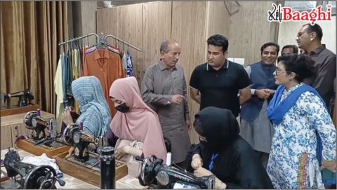 سیالکوٹ: ہمت کارڈ، دھی رانی پروگرام اور معاون آلات کی فراہمی کا جائزہ