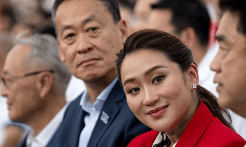 تھائی لینڈ کی آئینی عدالت نے وزیراعظم کو برطرف کردیا