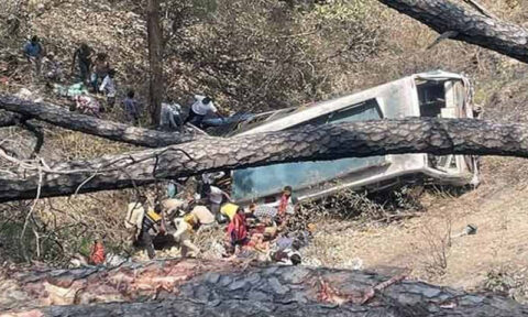 مظفر آباد : باراتیوں کی گاڑی کھائی میں جا گری ، 4افراد جاں بحق ، 9 زخمی