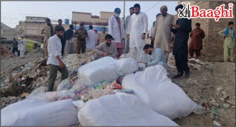 ڈیرہ غازی خان: ایکسپائری اشیاء کی فروخت پر مشترکہ کارروائی، 15 لاکھ مالیت کا سامان تلف