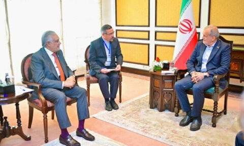 اسحٰاق ڈارسے ایران کے صدر کی ملاقات