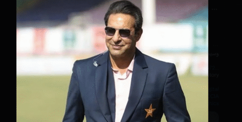 جوئے کی ایپ کو فروغ دینے پر وسیم اکرم کے خلاف درخواست دائر