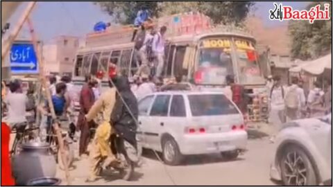 گوجرہ: طالبعلموں کا بس پر دھاوا، ڈرائیور و کنڈکٹر تشدد کا نشانہ