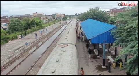 نارنگ منڈی: سیلاب سے متاثرہ خستہ حال ٹریک پر ٹرینوں کا سفر جاری، بڑے سانحہ کا خدشہ
