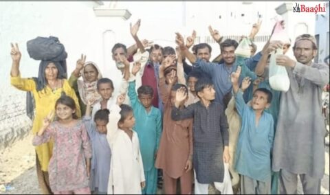 گھوٹکی: آٹے کی قیمت میں 60 روپے فی کلو اضافہ، عوام سڑکوں پر آگئے