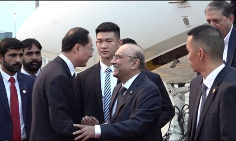 صدرِ پاکستان چین کے سرکاری دورے پر چنگدو پہنچ گئے