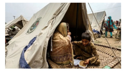 ملتان: فلڈ ریلیف کیمپس میں واش رومز کی عدم دستیابی، خواتین کو مشکلات کا سامنا