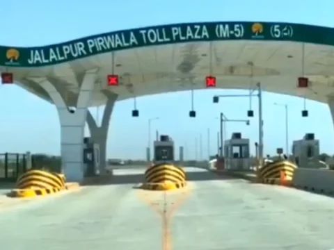 موٹروے ایم 5 کا ایک حصہ سیلاب کی وجہ سے بند