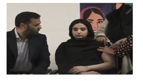مصطفیٰ کمال نے اپنی صاحبزادی کو سروائیکل کینسر کی ویکسین لگوا کر مہم کا آغاز کیا