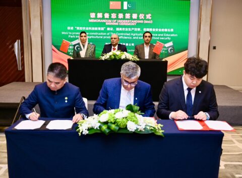 صدر زرداری  کی شنگھائی میں مفاہمت کی تین یاد داشتوں کی دستخط کی تقریب میں شرکت