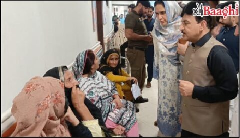 سیالکوٹ: کمشنر گوجرانوالہ ڈویژن  کا گورنمنٹ علامہ اقبال میموریل ٹیچنگ ہسپتال کا اچانک دورہ، سہولیات کا جائزہ