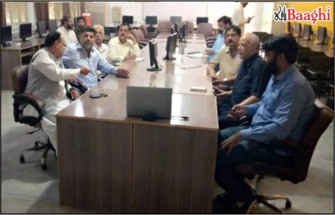 اوکاڑہ: اولڈ بارنیز ایلومینائی کی کاوشیں، طلبہ فیسوں میں معاونت، کالج کو نئی کرسیاں اور جھنڈے تحفہ