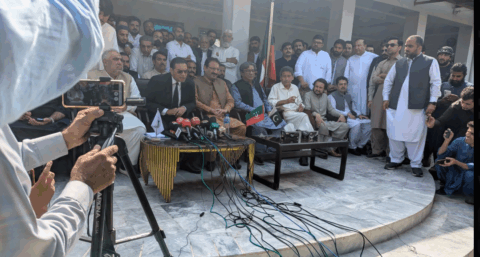 ہمیں مت دھتکاریئے، ایسا مت کیجئے، ہم پاکستان کو متحد رکھنے والی قوت ہیں،سلمان اکرم راجہ