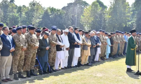 افغان جارحیت کے دوران شہید ہونے والے 12 جوانوں کی نمازِ جنازہ ادا