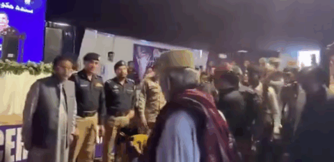 سندھ حکومت کی سرینڈر پالیسی،کچے کے 71 ڈاکوؤں نے ہتھیار ڈال دیے