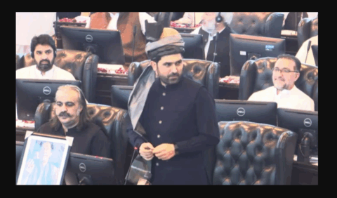 وزیراعلیٰ حلف برداری سے قبل پی ٹی آئی کی اہم مشاورت، کابینہ میں ردوبدل متوقع