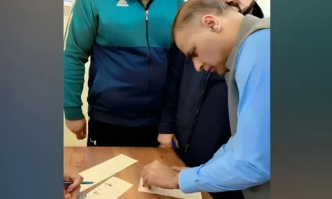 عابد شیر علی کی ووٹ ڈالنے کی ویڈیو ، رازداری پامال کرنے پر نوٹس جاری