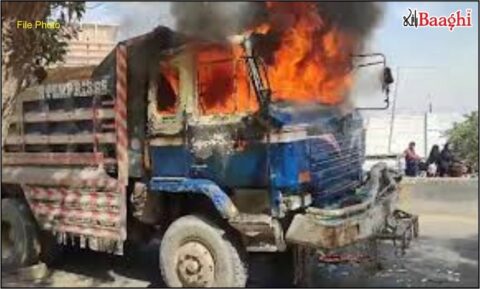 قصور: تیز رفتار ڈمپر بے قابو، 10 سالہ بچہ جاں بحق، مشتعل افراد نے گاڑی جلا دی