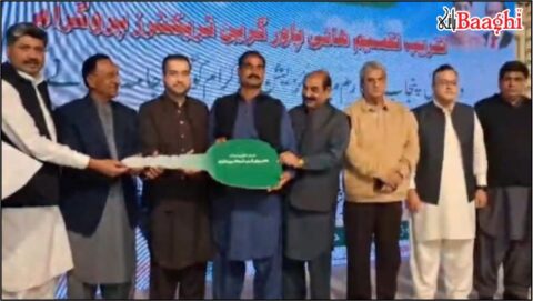 اوکاڑہ: فلیگ شپ پروگرام کے تحت کامیاب کاشتکاروں میں ہائی پاور گرین ٹریکٹرز کی تقسیم