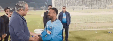 محسن نقوی کی سری لنکن کھلاڑیوں سے ملاقات، دورہ جاری رکھنے پر شکریہ ادا