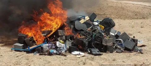 افغانستان: طالبان نے موسیقی کے درجنوں آلات   نذر آتش کردیئے