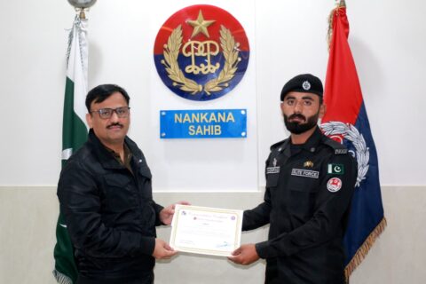 ننکانہ صاحب: 15 پکار کال پر خون کے عطیات دینے والے پولیس جوانوں میں انعامات کی تقسیم