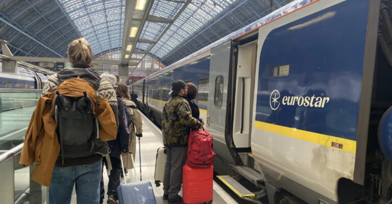 فرانس اور برطانیہ کے درمیان چلنے والی یورو اسٹار ٹرین سروس غیر معینہ مدت تک منسوخ