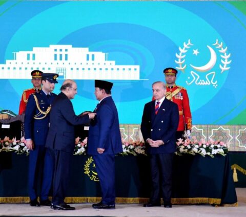 صدرِ مملکت نے انڈونیشیا کے صدرکو پاکستان کے اعلیٰ ترین سول اعزاز نشانِ پاکستان سے نوازا