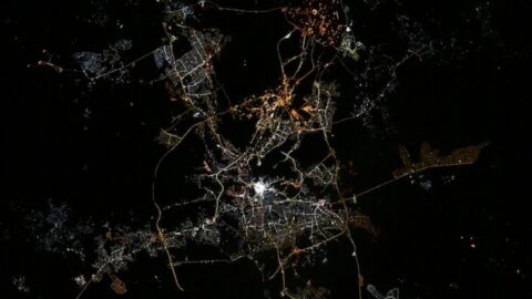 ناسا کے خلاباز کی فوٹو:روشن نقطے کی مانند چمکا خانہ کعبہ